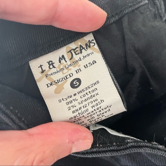 I&M Jean's High Waist Kylie button fly distress shorts - Picture 4 of 4